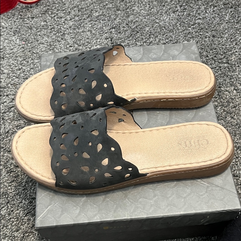 Cliffs by WHITE MOUNTAIN Black and Tan Slide Sandals